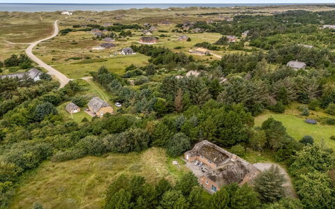 Hedi - 900M from the Sea: House, Roof, Home, Cottage, Shed, Garden Buildings, Siding, Yard, Log Cabin, Hut