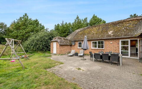 Hedi - 900M from the Sea: House, Roof, Home, Cottage, Shed, Garden Buildings, Siding, Yard, Log Cabin, Hut