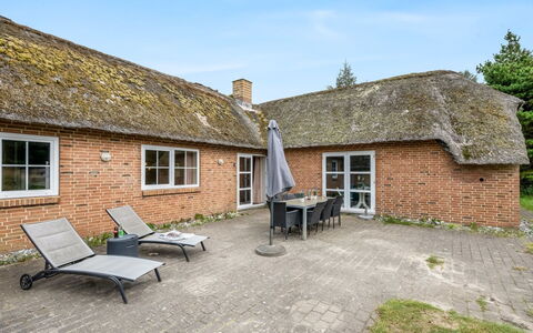 Hedi - 900M from the Sea: House, Roof, Home, Cottage, Shed, Garden Buildings, Siding, Yard, Log Cabin, Hut