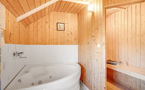 Sofie - 150M from the Sea: Bathtub, Plumbing Fixture, Wood, Flooring, Bathroom, Floor, Interior Design, Ceiling, Plumbing, Lighting