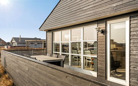 Withger - 300M from the Sea: House, Roof, Home, Cottage, Shed, Garden Buildings, Siding, Yard, Log Cabin, Hut