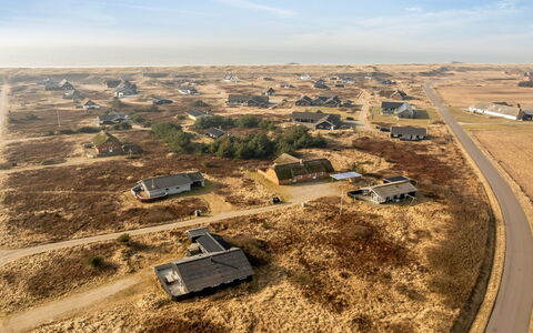 Withger - 300M from the Sea: House, Roof, Home, Cottage, Shed, Garden Buildings, Siding, Yard, Log Cabin, Hut