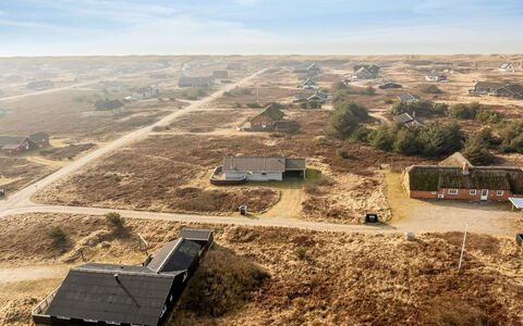 Withger - 300M from the Sea: House, Roof, Home, Cottage, Shed, Garden Buildings, Siding, Yard, Log Cabin, Hut