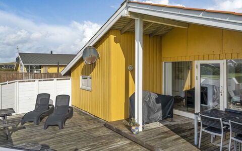 Hebba - 300M from the Sea: Cottage, Garden, Siding, Garden Buildings, Shade, Yard, Backyard, Lawn, Farmhouse, Landscaping