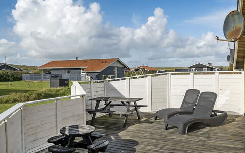 Hebba - 300M from the Sea: Shrub, Urban Design, Groundcover, Brick, Apartment, Estate, Brickwork, Balcony, Landscaping