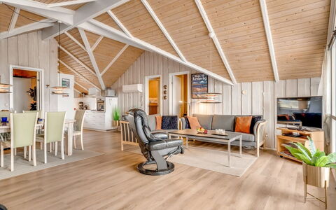 Doris - 150M from the Sea: Interior Design, Wood, Flooring, Wood Flooring, Ceiling, Floor, Furniture, Living Room, Laminate Flooring, Home