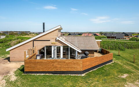 Arla - 200M from the Sea: Wood, Roof, Architecture, Home, House, Cottage, Siding, Hardwood, Slope, Estate