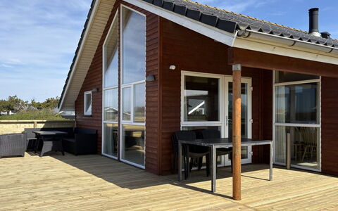 Cristine - 400M from the Sea: Wood, Hardwood, Cottage, Plank, Shade, Deck, Wood Stain, Porch, Siding
