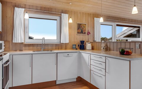 Sofja - 150M from the Sea: Flooring, Kitchen, Kitchen Appliance, Wood, Countertop, Interior Design, Floor, Ceiling, Wood Flooring, Major Appliance