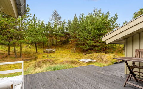 Hereth - 700M from the Sea: Wood, Plank, Hardwood, Deck, Wood Stain, Cottage, Siding, Wood Flooring, Shade, Porch