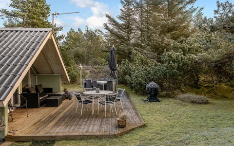 Ejla - 600M from the Sea: Wood, Land Lot, Cottage, Garden, Garden Buildings, Shade, Backyard, Shed, Landscaping, Plank