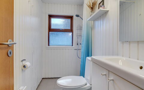 Jobst - 150M from the Sea: Plumbing Fixture, Flooring, Bathroom, Floor, Bathroom Sink, Sink, Interior Design, Ceiling, Toilet, Tap