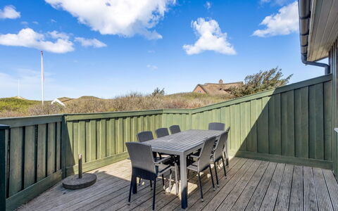 Jobst - 150M from the Sea: Wood, Plank, Hardwood, Deck, Porch, Wood Flooring, Wood Stain, Fence, Shade, Eco Hotel