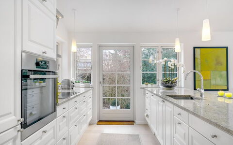 Amine - 700M from the Sea: Kitchen, Interior Design, Countertop, Flooring, Floor, Wood, Furniture, Ceiling, Cabinetry, Lighting