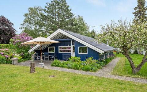 Begitta - 350M from the Sea: Wood, Roof, Architecture, Home, House, Cottage, Siding, Hardwood, Slope, Estate
