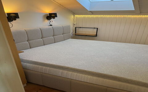 Analine - 1Km from the Sea: Flooring, Bedroom, Bedding, Bed, Bed Frame, Linens, Bed Sheet, Hardwood, Mattress, Wood Flooring