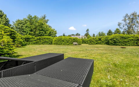 Allaine - 500M from the Sea: Grass, Shrub, Land Lot, Garden, Lawn, Meadow, Landscaping, Cumulus, Park, Evergreen