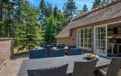 Pauna - 50M from the Sea: Cottage, Roof, Home, Thatching, Outdoor Furniture, Garden, Estate, Farmhouse, Landscaping, Yard