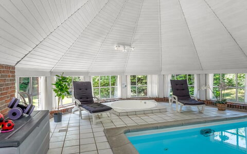 Pauna - 50M from the Sea: Ceiling, Interior Design, Floor, Resort, Swimming Pool, Shade, Glass, Estate, Chair, Design