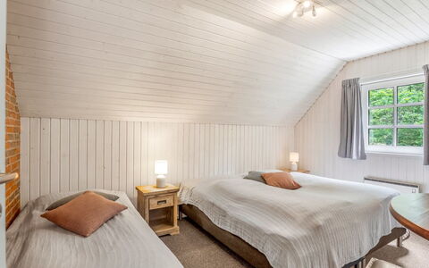 Pauna - 50M from the Sea: Bed, Bedroom, Wood, Bed Sheet, Interior Design, Bedding, Ceiling, Floor, Flooring, Furniture