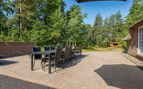 Pauna - 50M from the Sea: Garden, Shade, Landscaping, Estate, Yard, Driveway, Design, Evergreen, Backyard