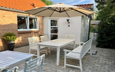 Marjukka - 10M from the Sea: Shrub, Urban Design, Groundcover, Brick, Apartment, Estate, Brickwork, Balcony, Landscaping