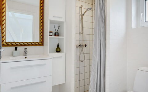 Marjukka - 10M from the Sea: Wall, Interior Design, Flooring, Bathroom, Plumbing Fixture, Floor, Bathroom Cabinet, Mirror, Plumbing, Room