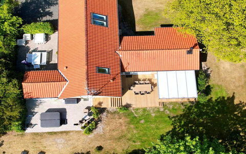 Marjukka - 10M from the Sea: Shrub, Urban Design, Groundcover, Brick, Apartment, Estate, Brickwork, Balcony, Landscaping