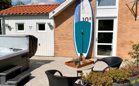 Marjukka - 10M from the Sea: Shrub, Urban Design, Groundcover, Brick, Apartment, Estate, Brickwork, Balcony, Landscaping