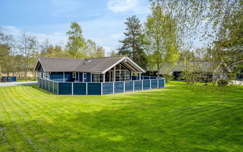 Alger - 800M from the Sea: Grass, Roof, House, Home, Cottage, Land Lot, Shade, Lawn, Garden, Groundcover