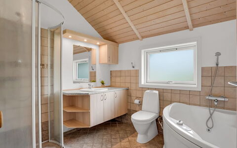 Alger - 800M from the Sea: Plumbing Fixture, Interior Design, Flooring, Bathroom, Sink, Floor, Bathroom Sink, Ceiling, Wood, Tap