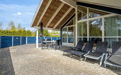 Alger - 800M from the Sea: Porch, Home, Composite Material, Shade, Cottage, Estate, Siding, Outdoor Structure, Hardwood, Deck