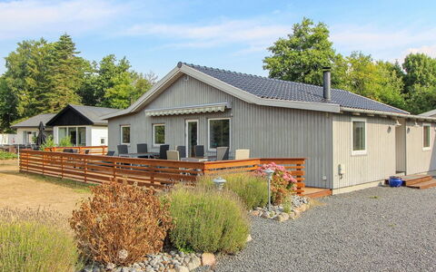 Editha - 800M from the Sea: Home, Cottage, Porch, Hardwood, Siding, Deck, Shade, Plank, Estate, Garden Buildings