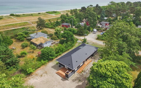 Auke - 100M from the Sea: House, Home, Door, Roof, Cottage, Estate, Garden, Shade, Siding, Yard