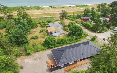 Auke - 100M from the Sea: House, Home, Door, Roof, Cottage, Estate, Garden, Shade, Siding, Yard
