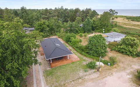 Auke - 100M from the Sea: House, Home, Door, Roof, Cottage, Estate, Garden, Shade, Siding, Yard