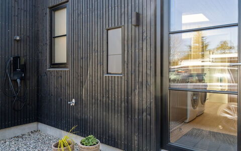 Engli - 90M from the Sea: Residential Area, Shrub, House, Home, Garden, Estate, Shade, Landscaping, Lawn