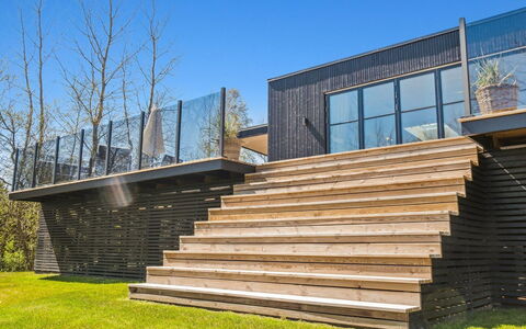 Engli - 90M from the Sea: Residential Area, Shrub, House, Home, Garden, Estate, Shade, Landscaping, Lawn