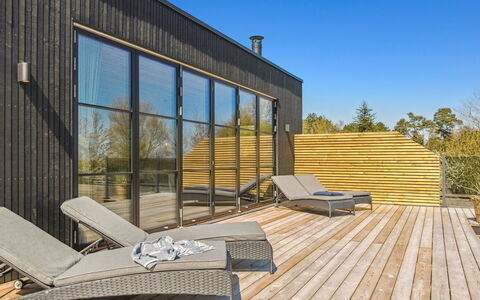 Engli - 90M from the Sea: Residential Area, Shrub, House, Home, Garden, Estate, Shade, Landscaping, Lawn