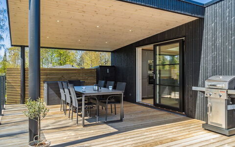 Engli - 90M from the Sea: Residential Area, Shrub, House, Home, Garden, Estate, Shade, Landscaping, Lawn