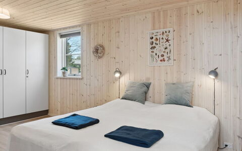 Engli - 90M from the Sea: Flooring, Wood, Interior Design, Bedroom, Floor, Ceiling, Bed, Furniture, Room, Bed Sheet