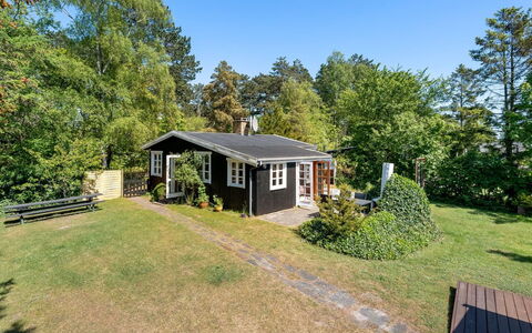 Carly - 100M from the Sea: Grass, House, Roof, Home, Cottage, Shrub, Land Lot, Rural Area, Farmhouse, Groundcover