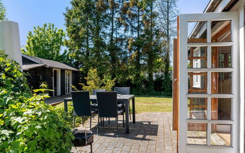 Carly - 100M from the Sea: Grass, House, Roof, Home, Cottage, Shrub, Land Lot, Rural Area, Farmhouse, Groundcover
