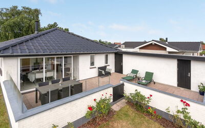 Mayla - 50M from the Sea