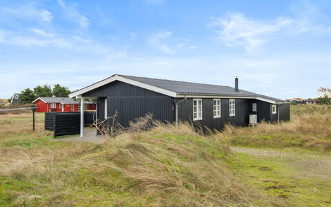 Eikka - 600M from the Sea: Shrub, Urban Design, Groundcover, Brick, Apartment, Estate, Brickwork, Balcony, Landscaping