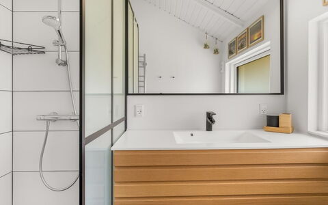 Julie - 1.5Km from the Sea: Interior Design, Flooring, Wood, Floor, Plumbing Fixture, Bathroom, Plumbing, Tap, Bathroom Cabinet, Ceiling