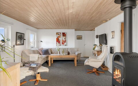 Ute - 200M from the Sea: Interior Design, Furniture, Flooring, Wood, Ceiling, Floor, Living Room, Wood Flooring, Couch, Room