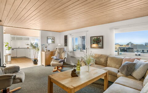 Ute - 200M from the Sea: Interior Design, Furniture, Flooring, Wood, Ceiling, Floor, Couch, Wood Flooring, Living Room, Table