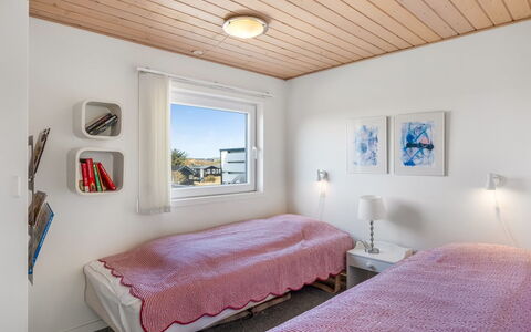 Ute - 200M from the Sea: Wall, Wood, Ceiling, Interior Design, Bedroom, Floor, Home, Furniture, Bed, Room