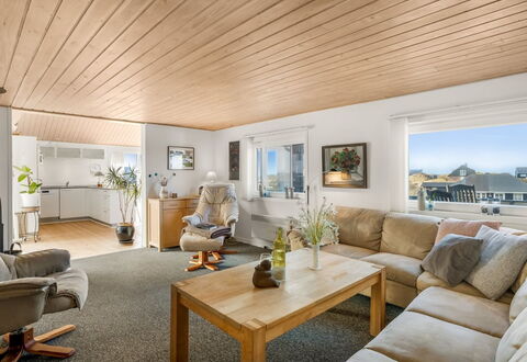 Ute - 200M from the Sea: Interior Design, Furniture, Flooring, Wood, Ceiling, Floor, Couch, Wood Flooring, Living Room, Table